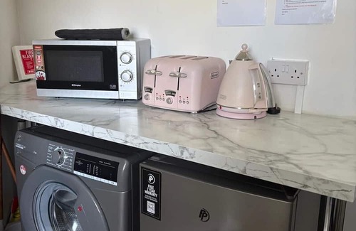 Swords Apartment | Cosy 2 Double Bed Apartment | Close to Dublin Airport & Malahide Castle