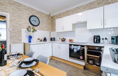 Crewe Apartment | Central 2 Bed Home in Crewe, Perfect for Business!