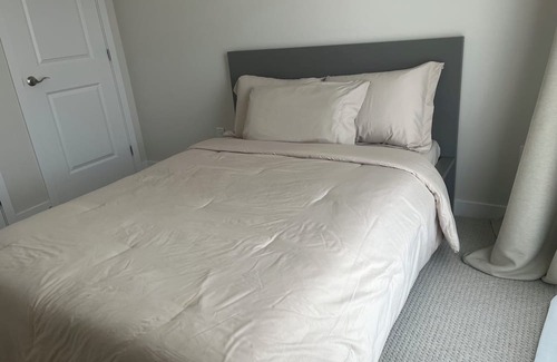 Ottawa Division House | Room in Ottawa close to the airport