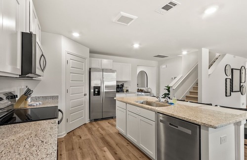 Northport House | Stunning Northport home 5bd 3bth and just 7 miles to UofA