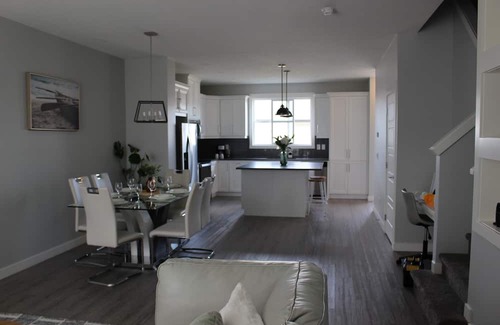 Calgary House | Home away from home~retreat