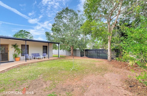 Anula House | Spacious 4BR Family Home on Big Block | Sleeps 10