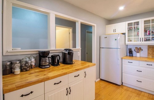 Scugog Cottage | Sunsets on Scugog - Three Bedroom Cottage, Sleeps 8