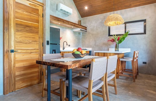 Ojochal Villa | Bali Style 2-bedroom with salt water Pool, deck, outdoor bathtub, yoga deck