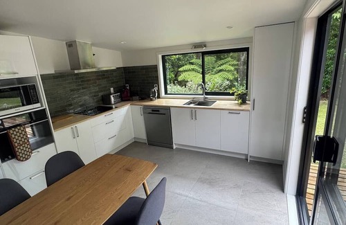 Coromandel House | Stream-side Cottage, Driving Creek