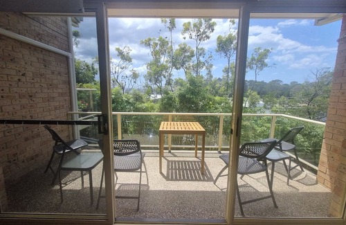 Batemans Bay House | UNIT 9: A cosy 2 beddie and a short stroll into central Batemans Bay.