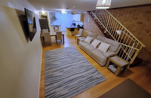 Batemans Bay House | UNIT 9: A cosy 2 beddie and a short stroll into central Batemans Bay.