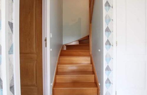Saint-Marcouf Cottage | Holiday Home with Wi-Fi, Enclosed Garden and Pets Allowed in Saint-Marcouf
