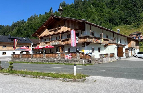 Hopfgarten im Brixental Apartment | Room '4' with Mountain View, Shared Terrace and Wi-Fi