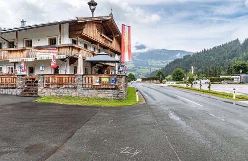 Hopfgarten im Brixental Apartment | Room '4' with Mountain View, Shared Terrace and Wi-Fi
