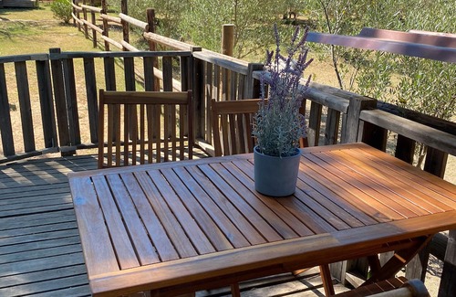 Le Val House | Mobile Home 'Kenya' with Shared Pool, Wi-Fi and Air Conditioning