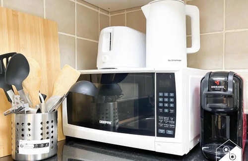 Nad Al Sheba Apartment | Bright & Cozy Apartment | King Size Bed & WI-FI