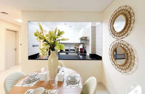 Nad Al Sheba Apartment | Bright & Cozy Apartment | King Size Bed & WI-FI