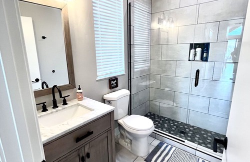 Clifton Other | Modern Farmhouse Guesthouse with Stunning Views near Palisade