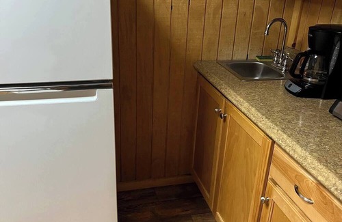 Osceola Apartment | Charming Micro Cabin near Truman Lake in the Ozarks!