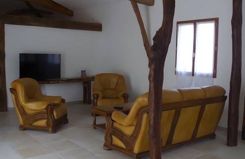 Bagert House | Garaouet Holiday Home with Mountain View, Garden, and Parking