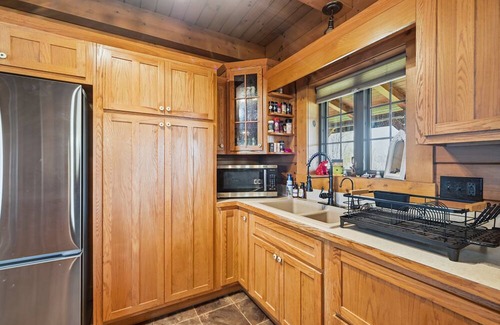 Homerville Cabin | NEW! Sprinkle Bottom Lodge