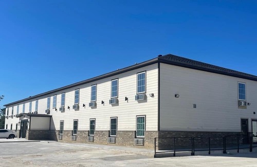 Sulphur House | Double Queen Bedroom with Kitchen
