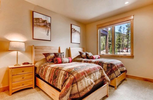 River Run Hotel | Modern 3-Bed Townhome w/Hot Tub in Keystone