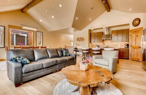 River Run Hotel | Modern 3-Bed Townhome w/Hot Tub in Keystone