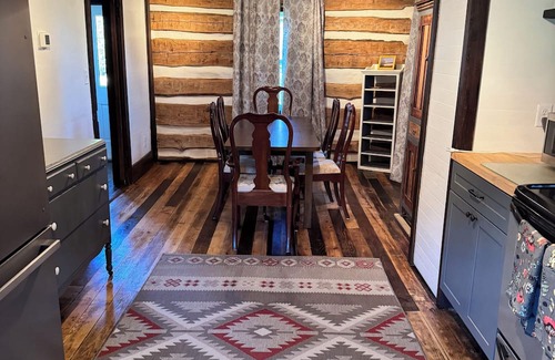 Orrtanna Other | Civil War-era Log Farmhouse near Historic Gettysburg for 8 Guests