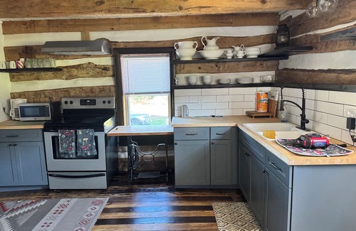 Orrtanna Other | Civil War-era Log Farmhouse near Historic Gettysburg for 8 Guests