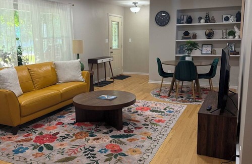 Windsor House | Par-fect Escape on Lake Windsor Golf Course