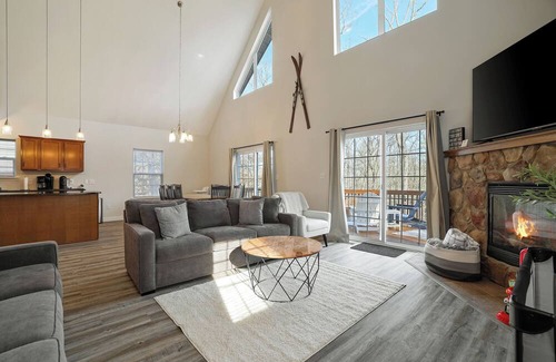 Lackawaxen House | 4 Bed/4 Bath Lake & Ski House - 2 King Suites!