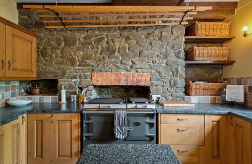 Llandyssiliogogo Cottage | Pendre Farmhouse, Llwyndafydd