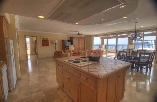 Los Cabos Resort | 3-bedroom Ocean Front PENTHOUSE in marvelous Cabo San Lucas
