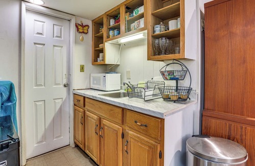 Greenwich Apartment | 2 Mi to NYC Train: Greenwich Apt w/River View