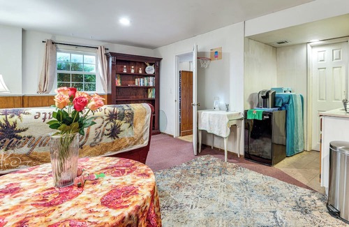 Greenwich Apartment | 2 Mi to NYC Train: Greenwich Apt w/River View