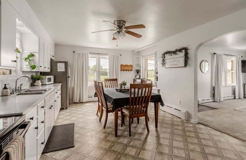 Goodville House | Cottage On Main | Playground + Fire Pit!