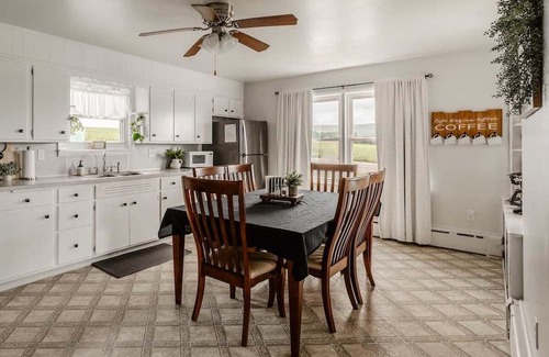 Goodville House | Cottage On Main | Playground + Fire Pit!