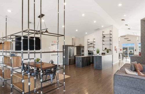 Central House | Spacious & Tranquil Escape | 9min to Forest Trails