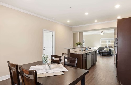 Central House | Relaxed Living | Close to Lake & Shops + Near CU!