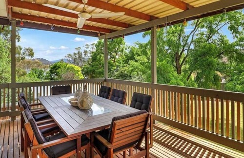 Bonnie Doon House | Lakeview Retreat Bonnie Doon - Sleeps 12