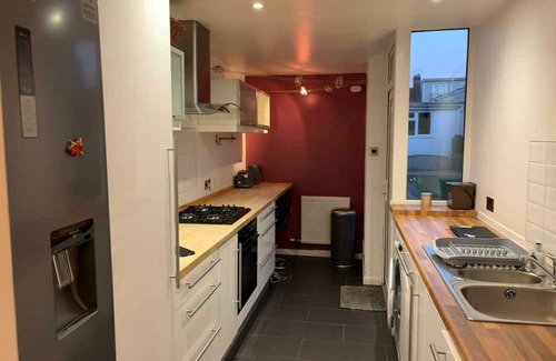 Bristol House | Cosy 3BDR Home with Workspace and Private Garden