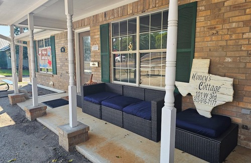 Hughes Springs House | Cozy, family-friendly guest home in Northeast Texas!