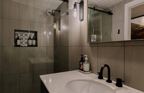 Smiths Gully Other | Duck`n Hill Loft & EV charge station!