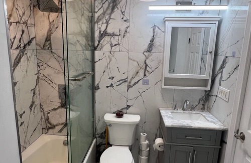 Port Washington Apartment | Charming 2-bedroom coastal apartment in Port Washington