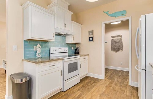 New Warrington House | The Seahorse Cottage- Near NAS/Beaches/Downtown