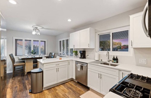 Fallbrook House | Hot Tub | Pool House 5 BR- 15 Guests Pet Friendly