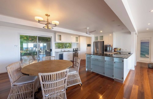 Burleigh Heads Villa | Oceanviews Villa - Pet-friendly, 3-Storey Home with Panoramic Ocean Views!