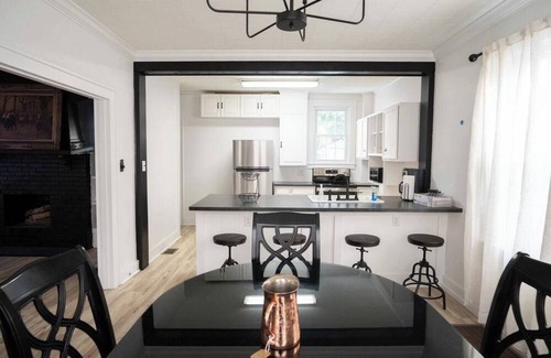 Owensboro House | 💦 Luxe Retreat Home @ Griffith Ave – Prime Location! ➠ 524W