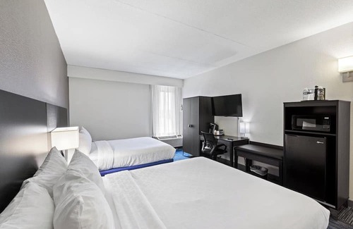 East Texas Hotel | 4 Simple Yet Stylish Rooms Near Dorney Park & Wildwater Kingdom - w/Breakfast!