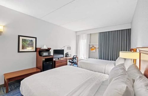 East Texas Hotel | 3 Stylish Rooms with Free Continental Breakfast Near Da Vinci Science Center