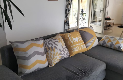 Bussieres (Yonne) House | Gîte 'Gite Villarnoux' with Private Terrace, Wi-Fi and Air Conditioning