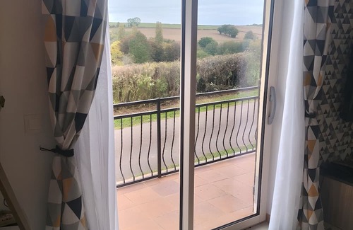 Bussieres (Yonne) House | Gîte 'Gite Villarnoux' with Private Terrace, Wi-Fi and Air Conditioning