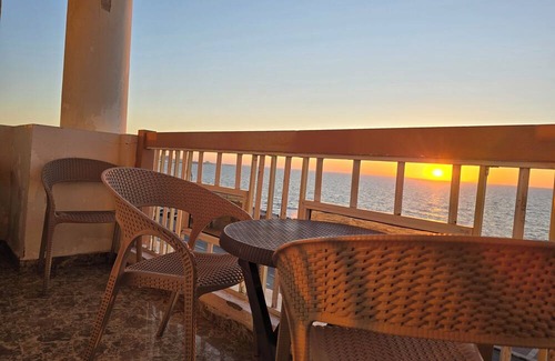 Bab Sharqi Apartment | Midpoint sea heart (families only)